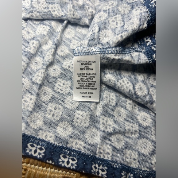 True Craft Junior's Printed V Neck Tank Top,Navy,Flowy,Size M,Brand New,NWT - Picture 7 of 9